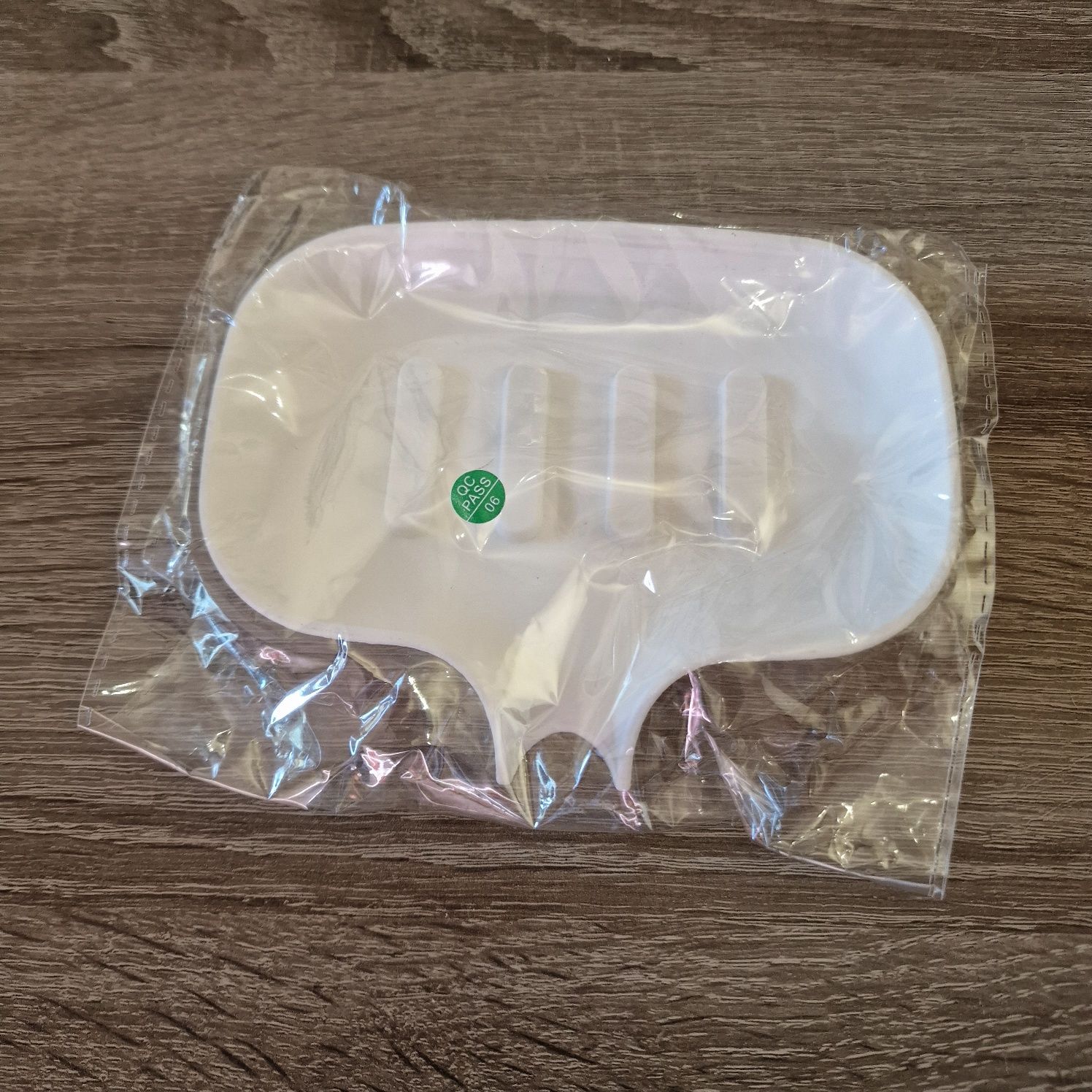 Mydelniczka nowa biała z odprowadzaniem wody plastikowa