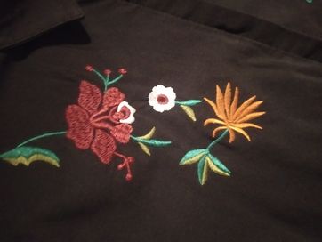 Czarna koszula w hafty