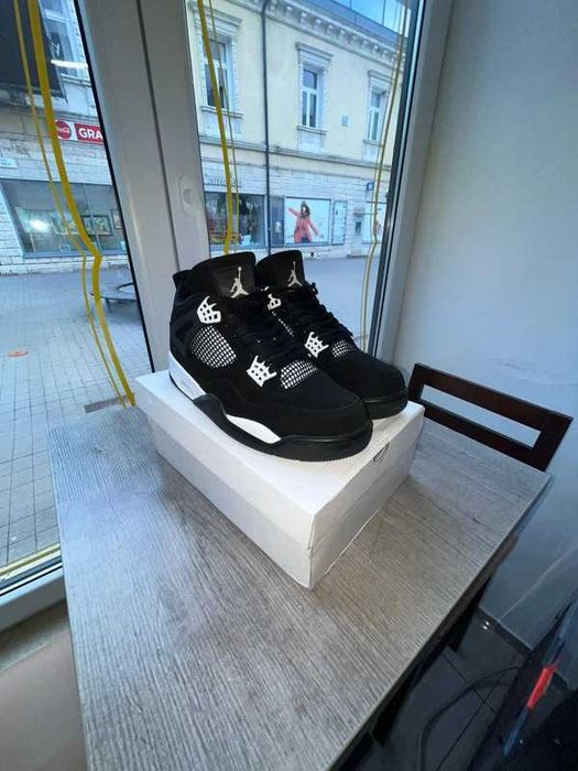 "koszykówki "Jordan_4_Retro_White_Thunder_Roz.40