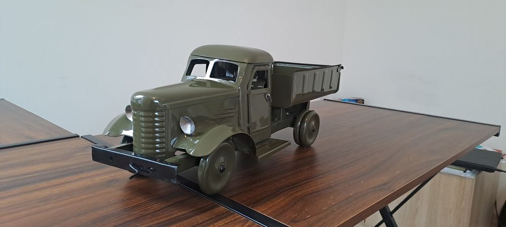 Zabawka dla dzieci z czasów prl-u ZIS-150