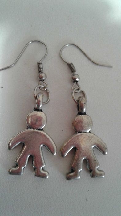 6 pares de brincos. Novos.