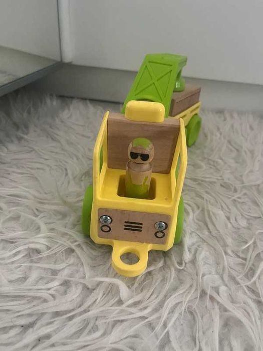 Żółto-zielone autko z przyczepą Playtive