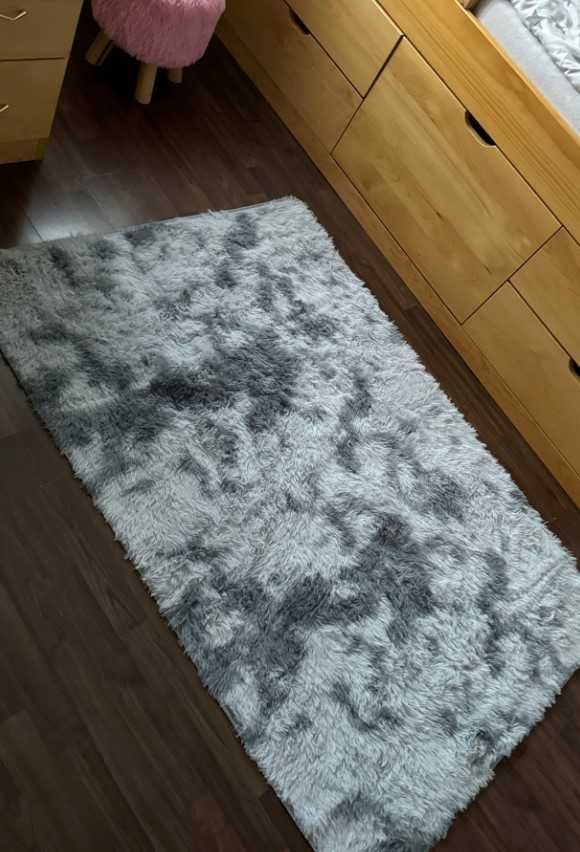 Miękki dywan pluszowy do sypialni salonu shaggy 150 x 100 cm