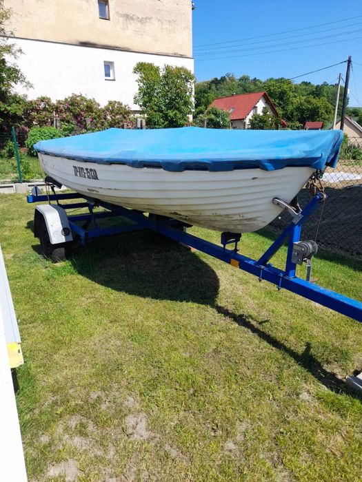 Łódka z przyczepką