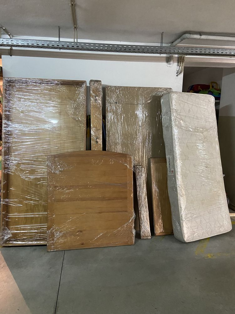 lCama de madeira para adolescente  tipo “ cerne” com colchão