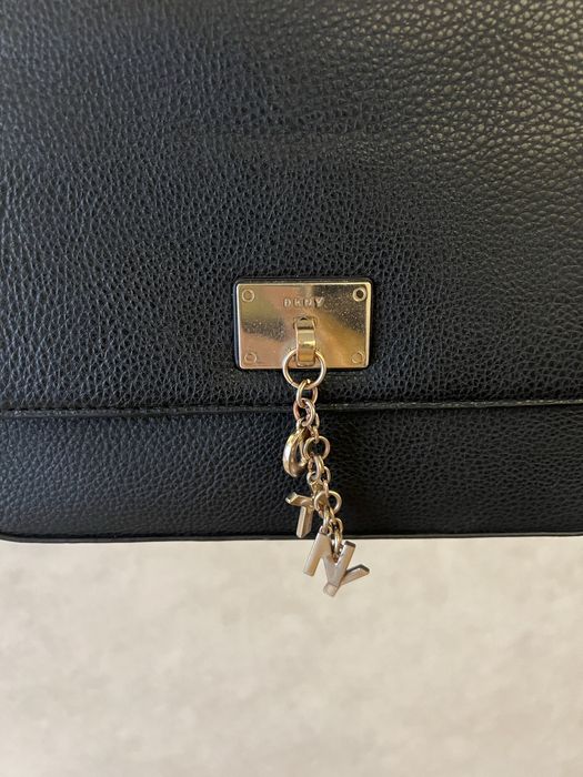 Сумочка Dkny в гарному стані