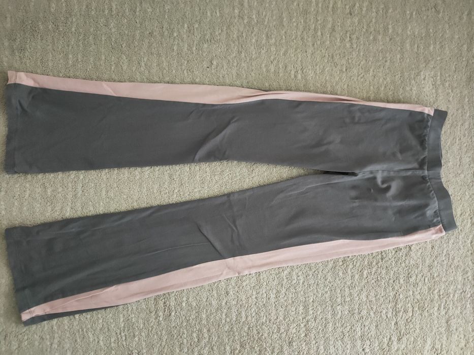 Materiałowe dzwony Reserved