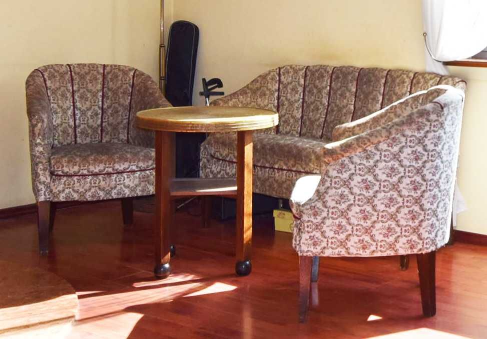 Komplet wypoczynkowy sofa+2 fotele+ stolik, okres międzywojenny