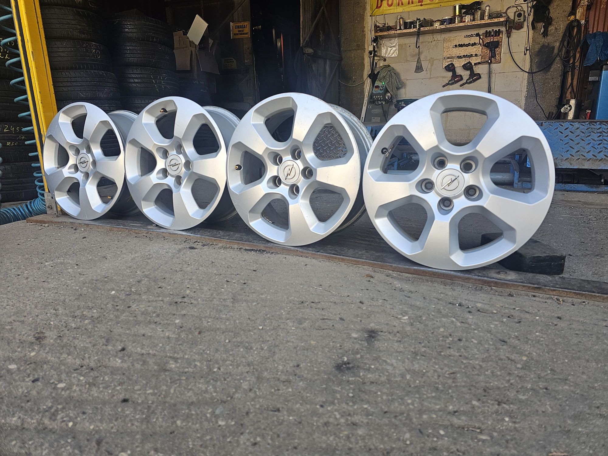 Felgi Aluminiowe Opel Meriva R16 5x110 ET37-6.5J