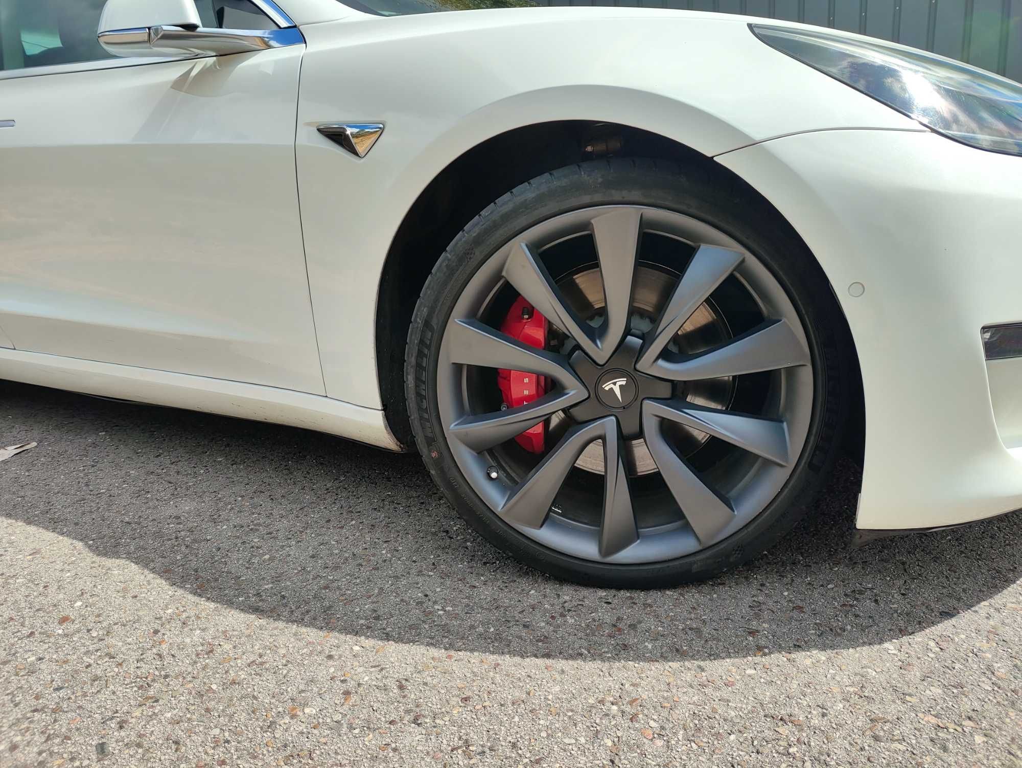 Tesla Model 3 long range Performance