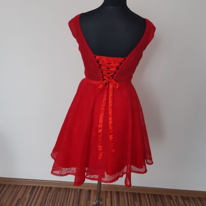 Sukienka czerwona gipiura