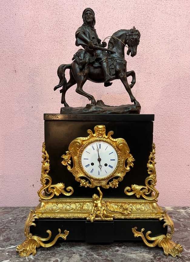 XIX-wieczny kominkowy zegar z brązu