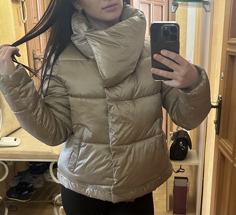 Женская куртка бежевая