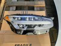 VOLVO XC 90 lift lampa przód prawa wersja USA