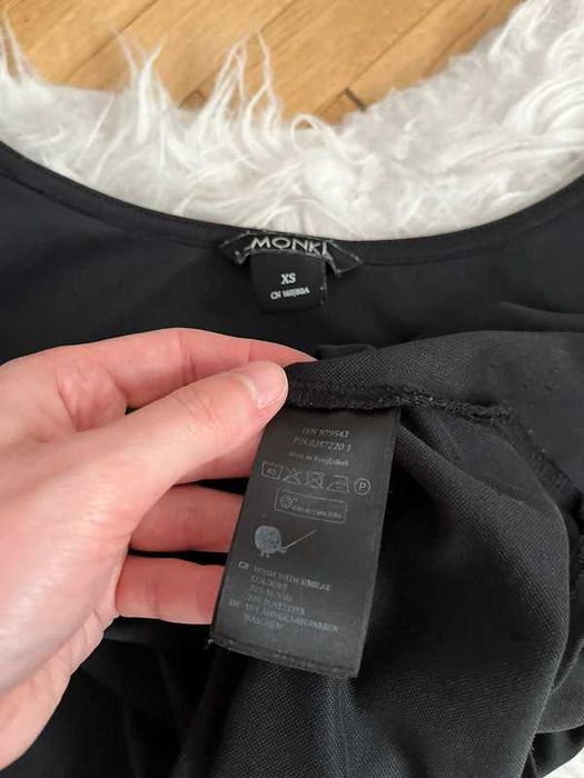 MONKI czarny pudełkowy top XS 34 modal basic