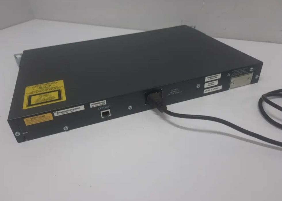 Комутатор (Catalyst 3560 series PoE 24)