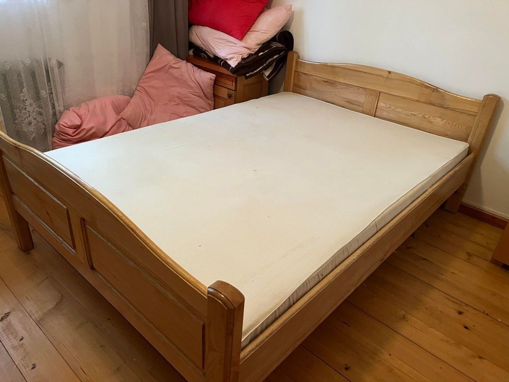 Łóżko  drewniane