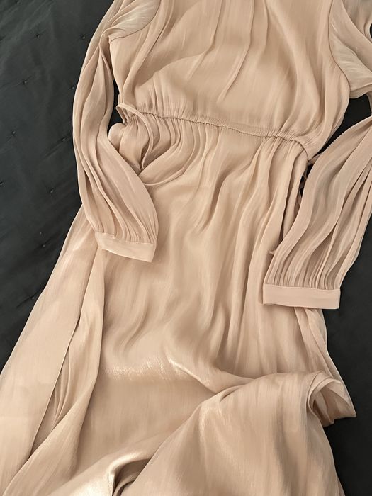 Плаття , довге ,близкуче