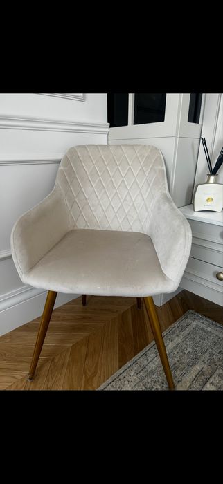 Krzesła beżowe  komplet 6 krzeseł