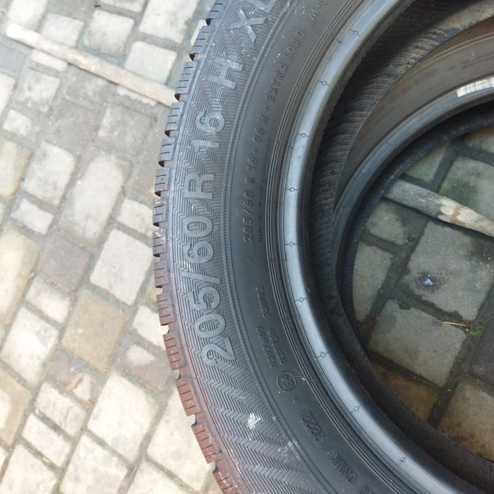 Продам зимову резину 205/60/16