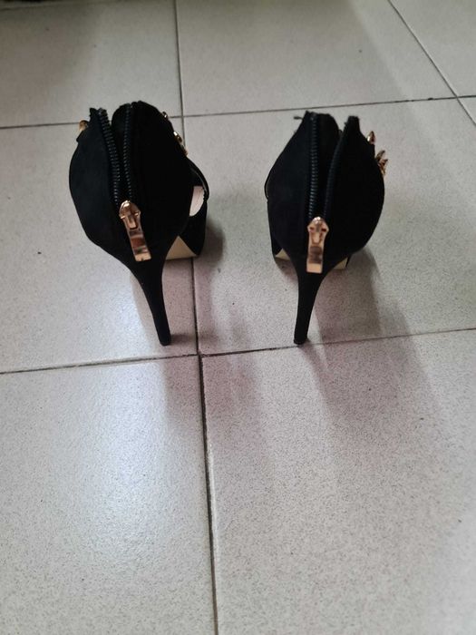 Sapato para Senhora Preto/Dourado - Tamanho 37