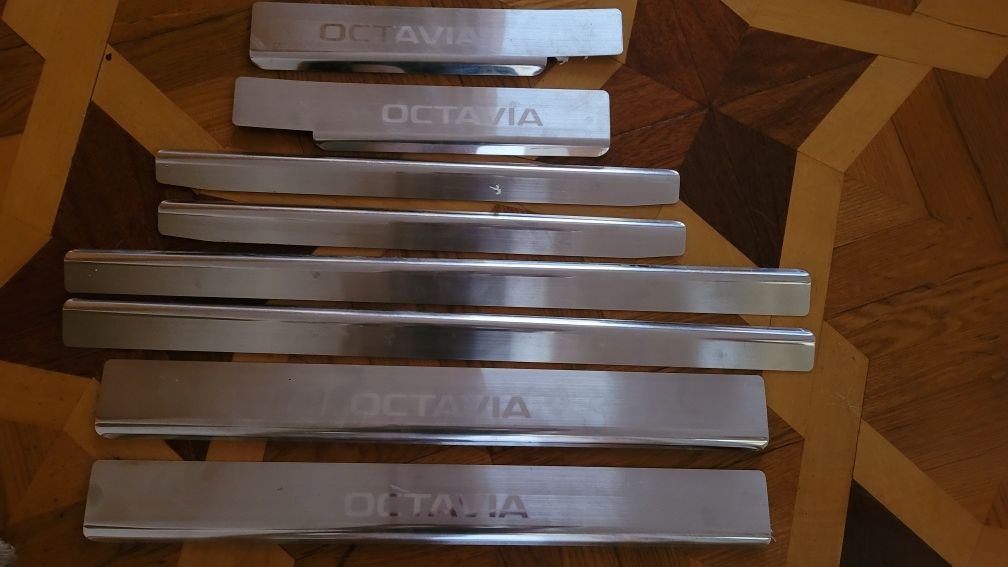 Накладки на пороги для Octavia A7