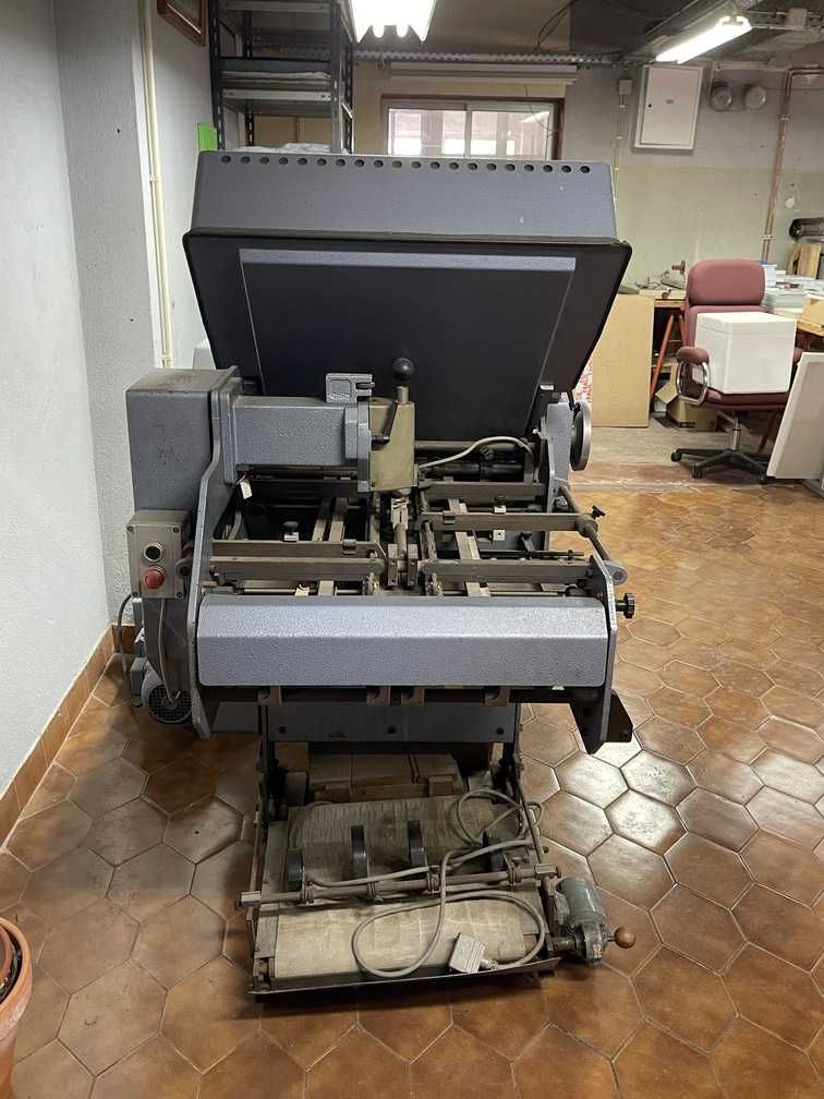 Venda de Gráfica / Tipografia - Máquina de Dobrar STAHL