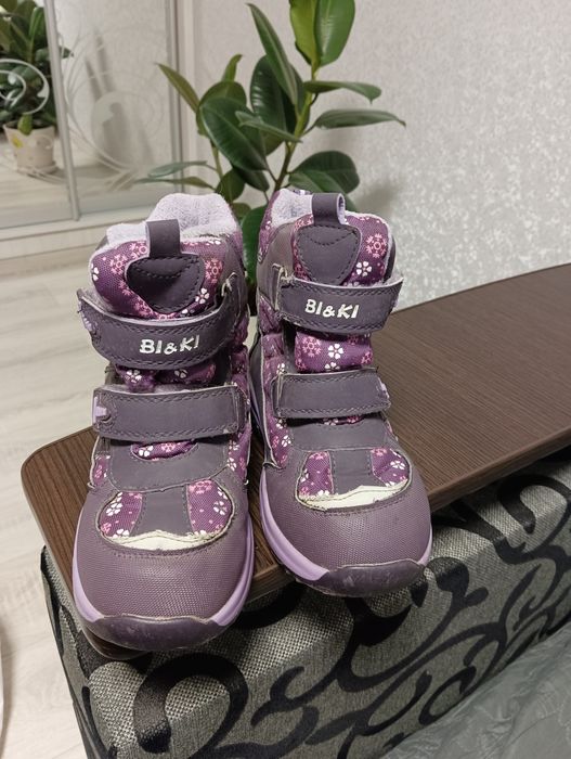 Продам сапожки BI&KI
