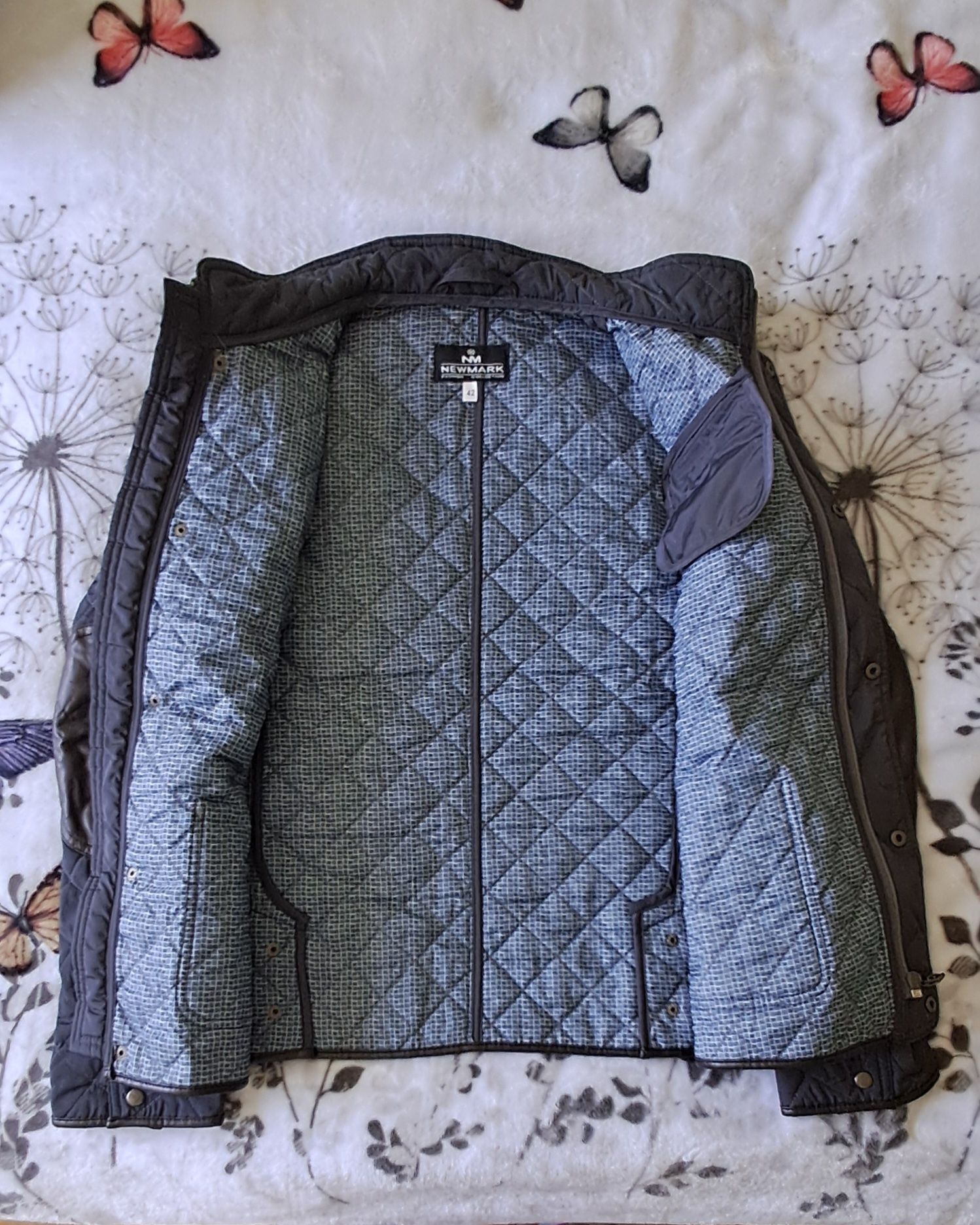 Продам куртку фірми New Mark на зріст 150-160см.
Чудова, стильна стьоб