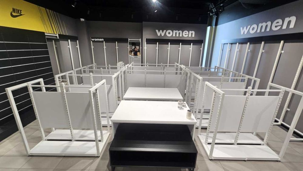 Meble sklepu odzieżowego - sportowego 50style / wyposażenie sklepowe