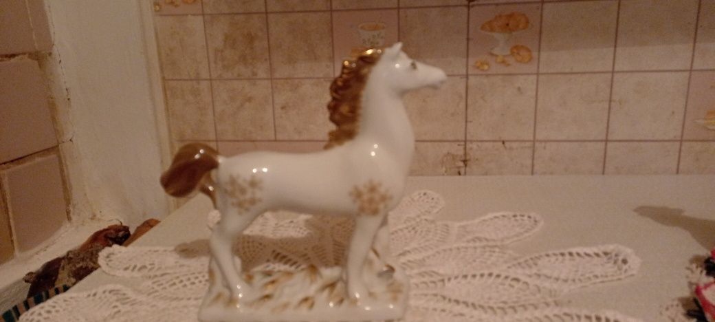 Фарфорова статуетка "Кінь"