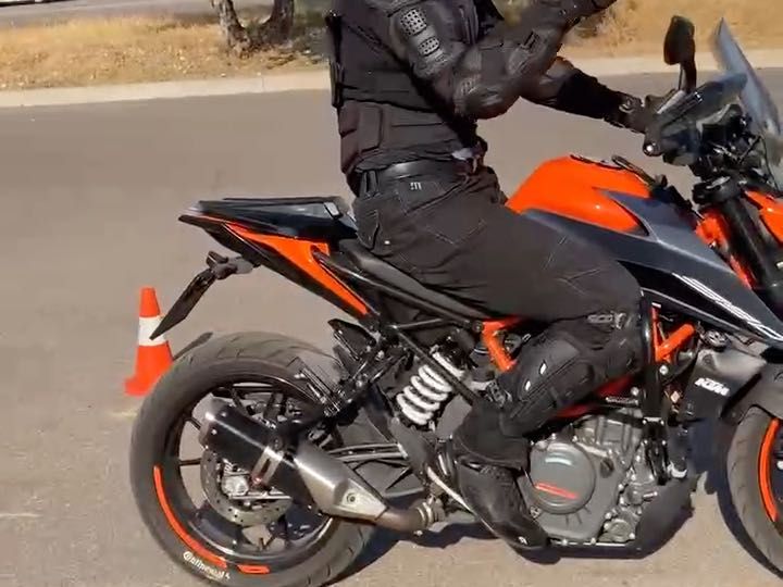Duke 390 2017-2023 пластикова заглушка замість сидіння пасажиру