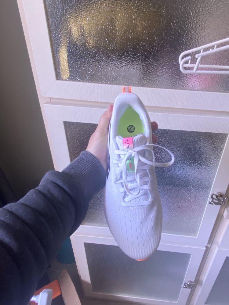 LI-NING Бігові білі кросівци 40р