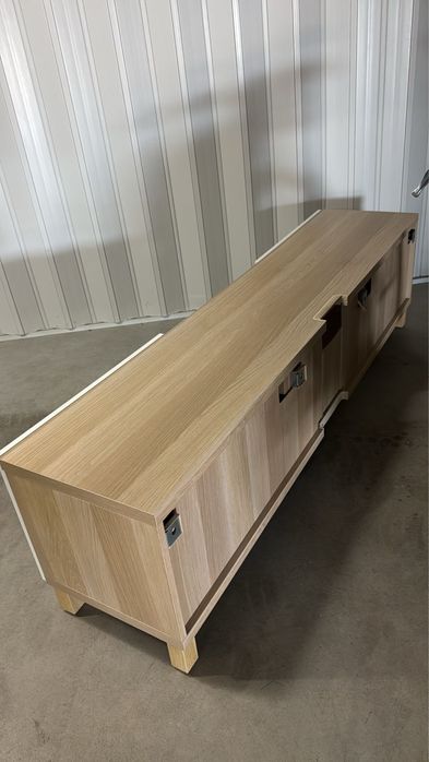 Móvel TV branco e madeira