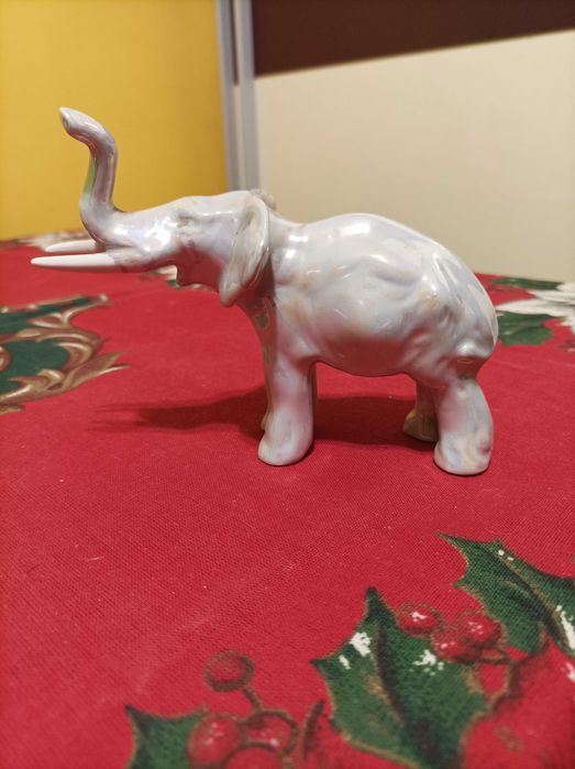 Figurka słonia z porcelany Bogucice