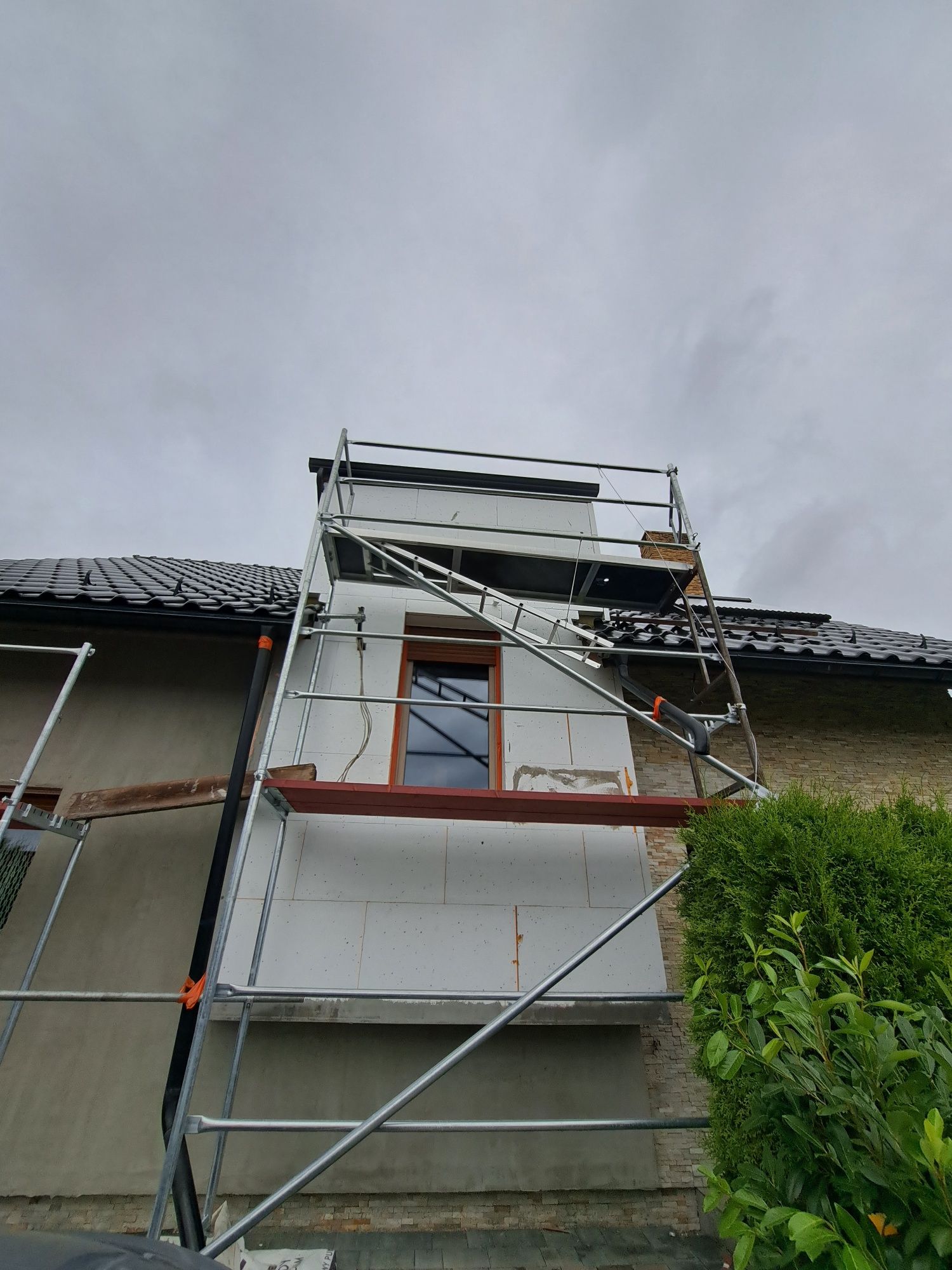 Rusztowanie elewacyjne plettac