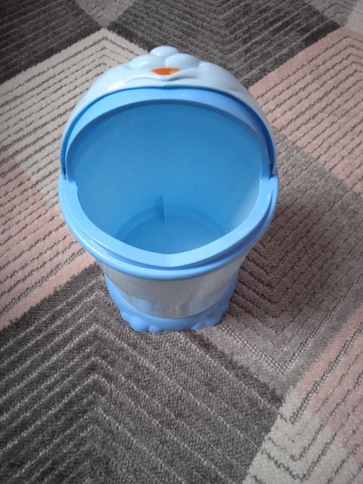 Niebieski kosz na śmieci w kształcie kota 6,5 l