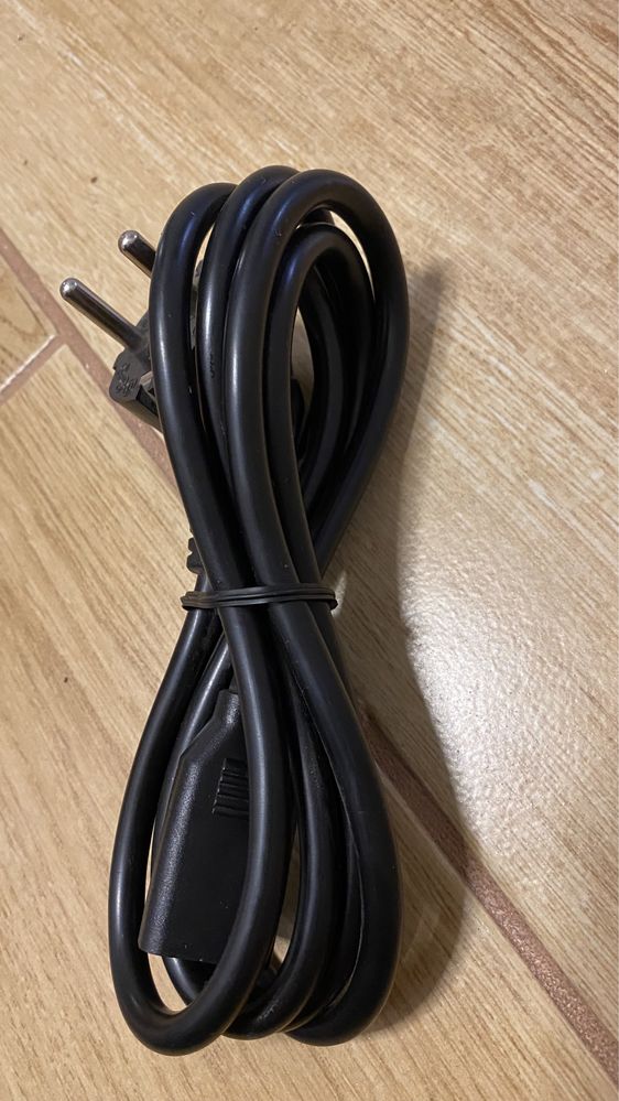 Kabel przewód zasilający komputerowy komputer