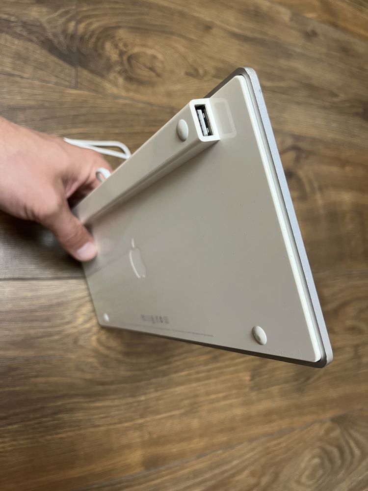 Клавіатура Apple