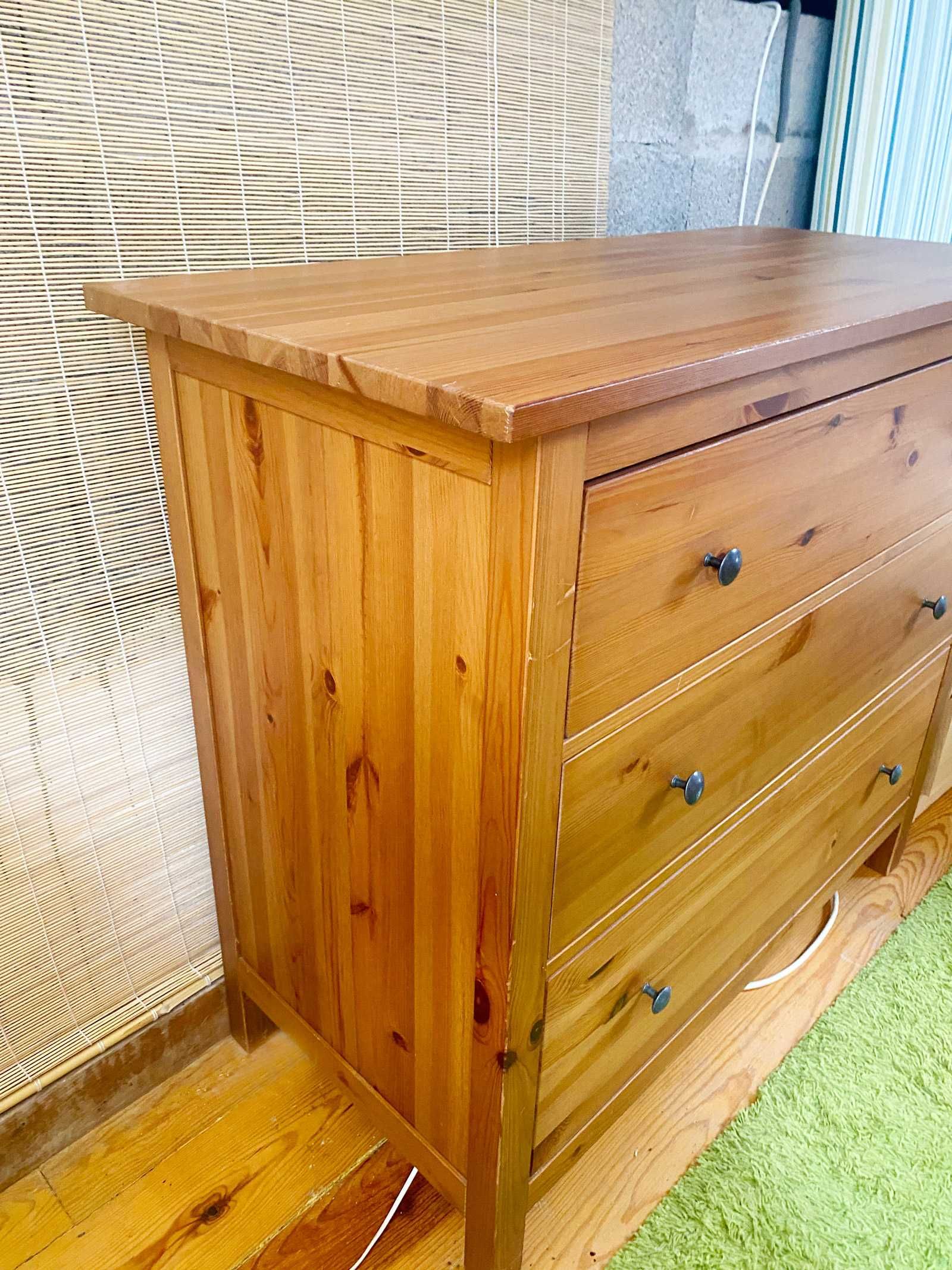 Cómoda IKEA HEMNES – 3 Gavetas, Espaçosa e Elegante!