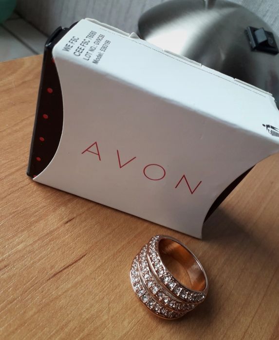 Pierścionek z cyrkoniami