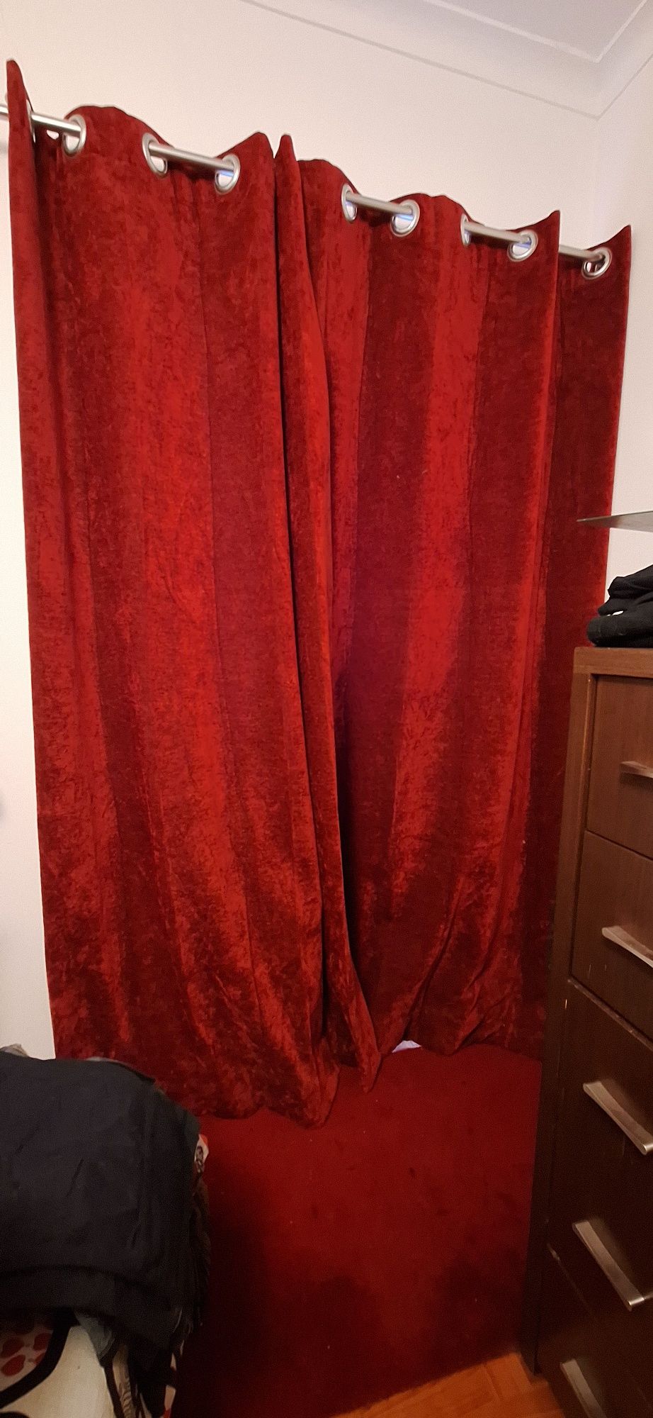 Cortinas - Vermelho escuro [Aveludadas]