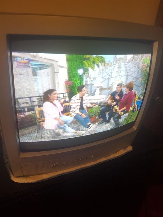 TV Hyundai a funcionar.