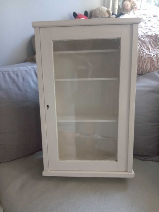 Stara drewniana szafka apteczna PRL