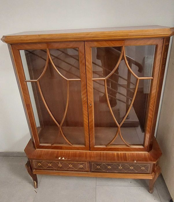 Zabytkowe fornirowane meble do jadalni retro – antyk