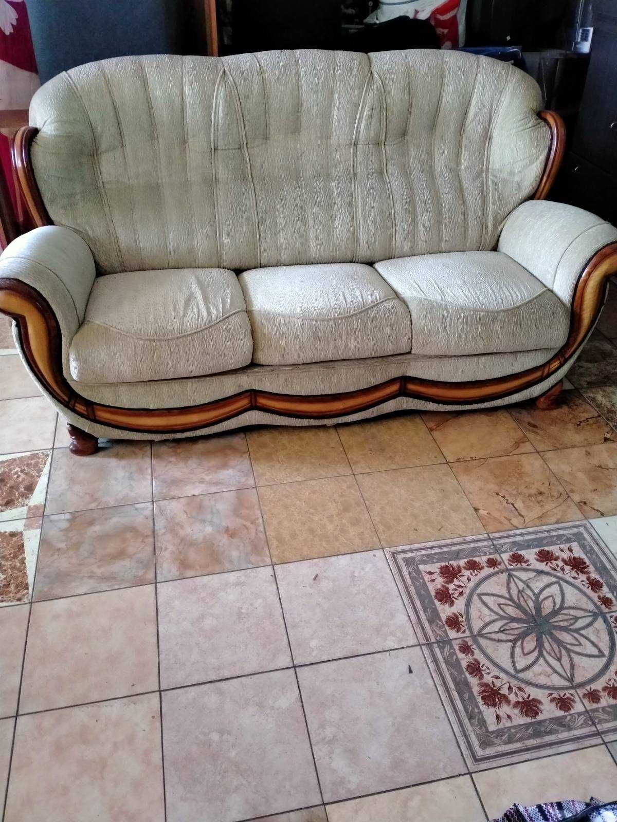 	Продам диван из цельного деревянного каркаса