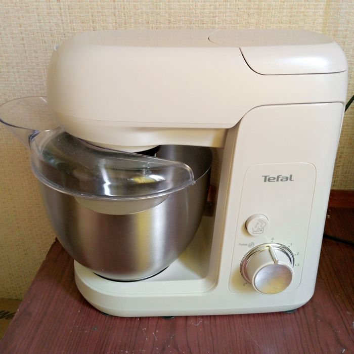 Срочно продам Кухонный комбайн Tefal