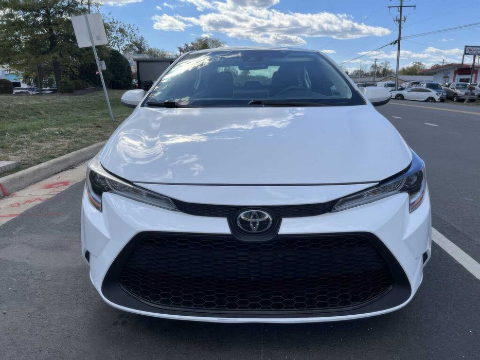 Toyota Corolla LE      2021