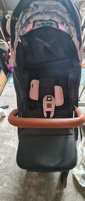 MoMi ESTELLE kompaktowy wózek spacerowy