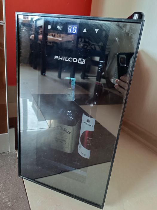 Винна шафа philco pw8f. Міні-холодильник.